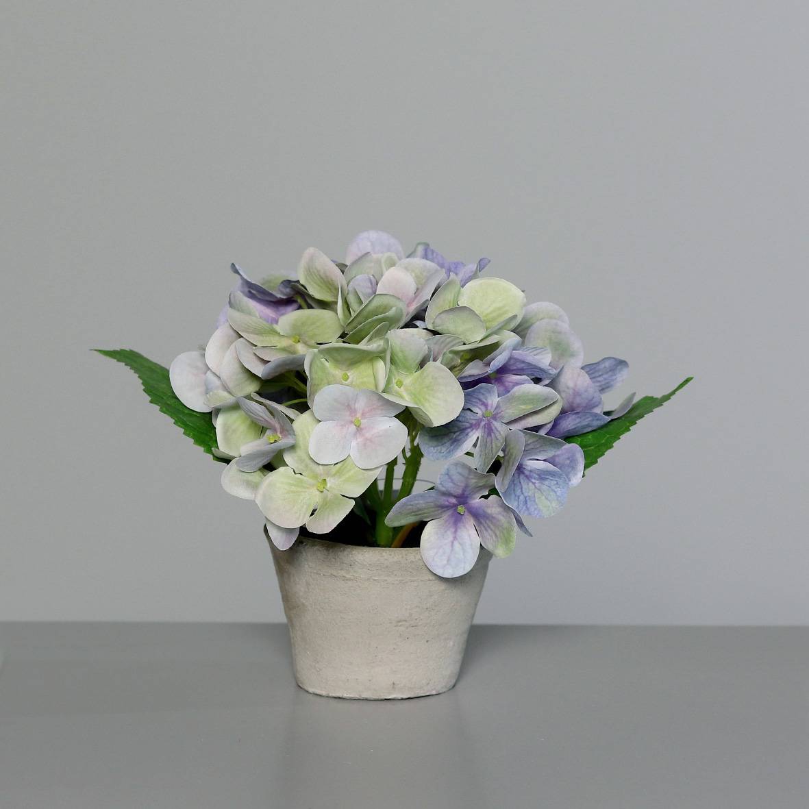 DPI - Hortensia bleu artificiel en pot béton H.16 cm