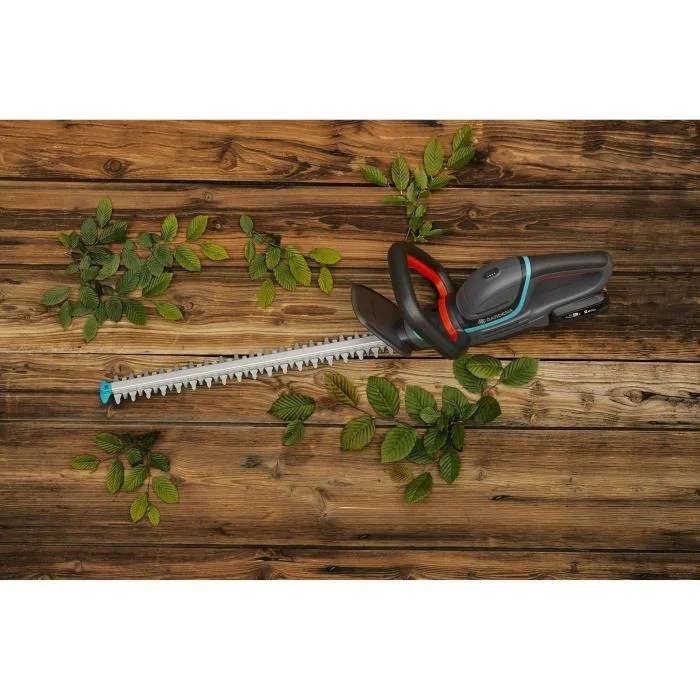 Taille-haie sans fil noir et bleu L.50 cm écartement 20 mm - Gardena - Image 5
