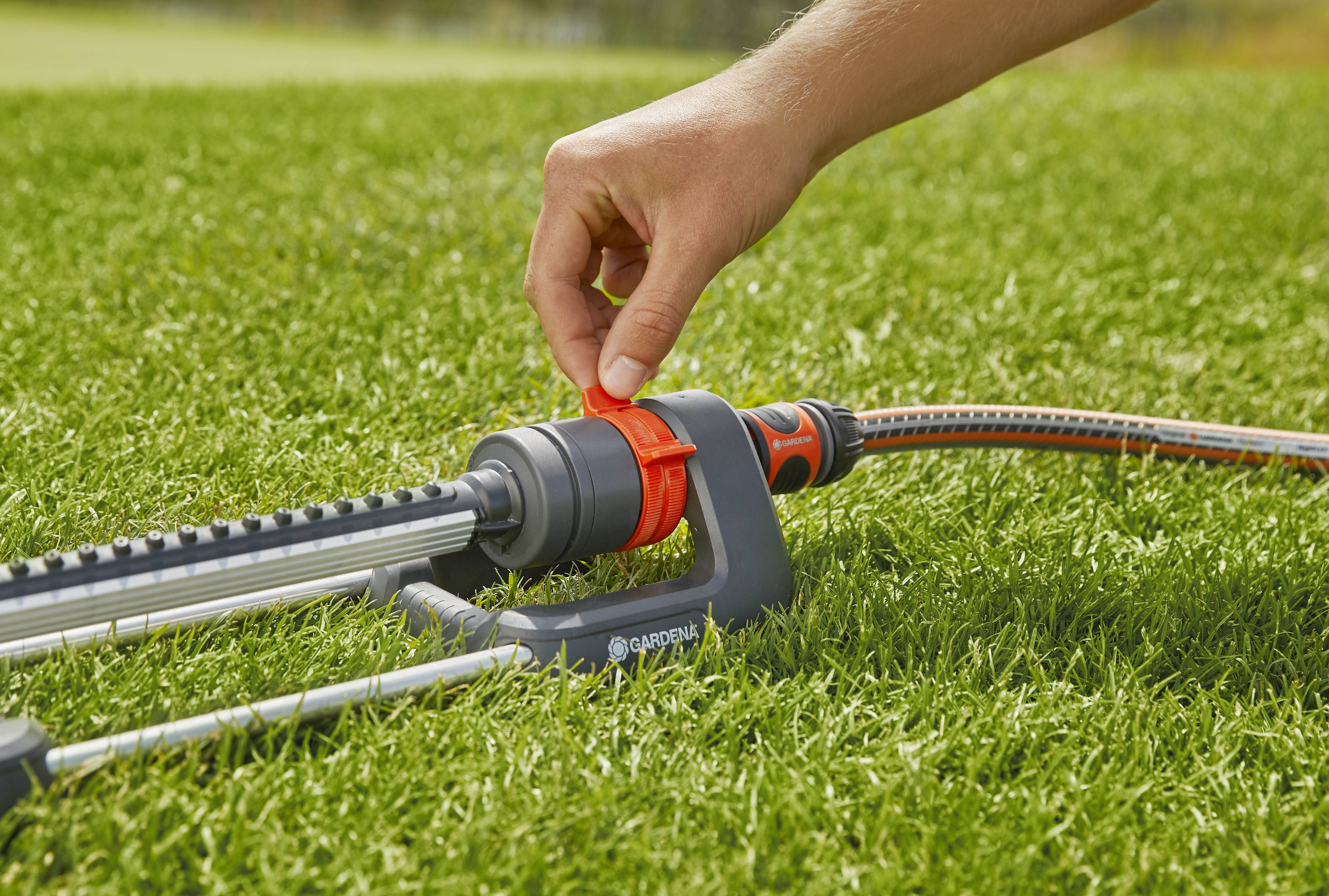 Gardena - Arroseur oscillant Aqua M PVC résistant UV et gel 110-250m² H.8-18 m - Gardena