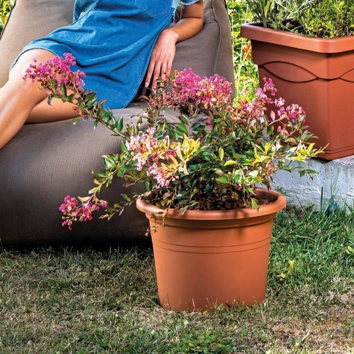 Pot de fleurs rond en recyclat terre rouge Ø40 cm H.27.2 cm - Deroma - Imagen 4