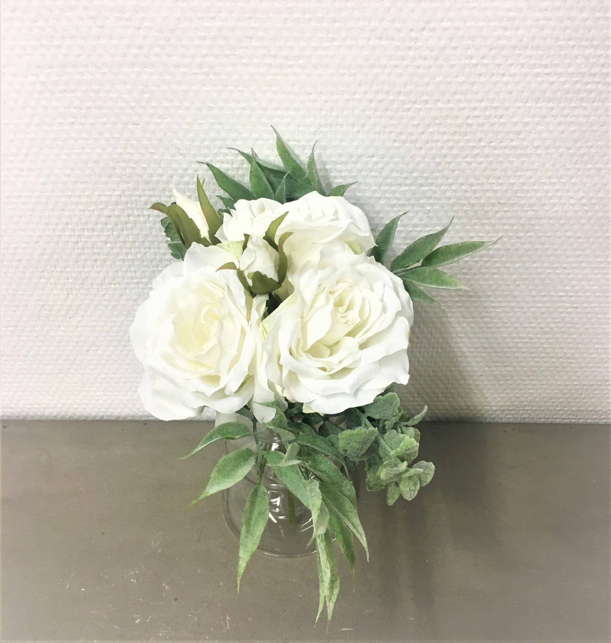 Bouquet roses blanches et fougères artificiel 28 cm