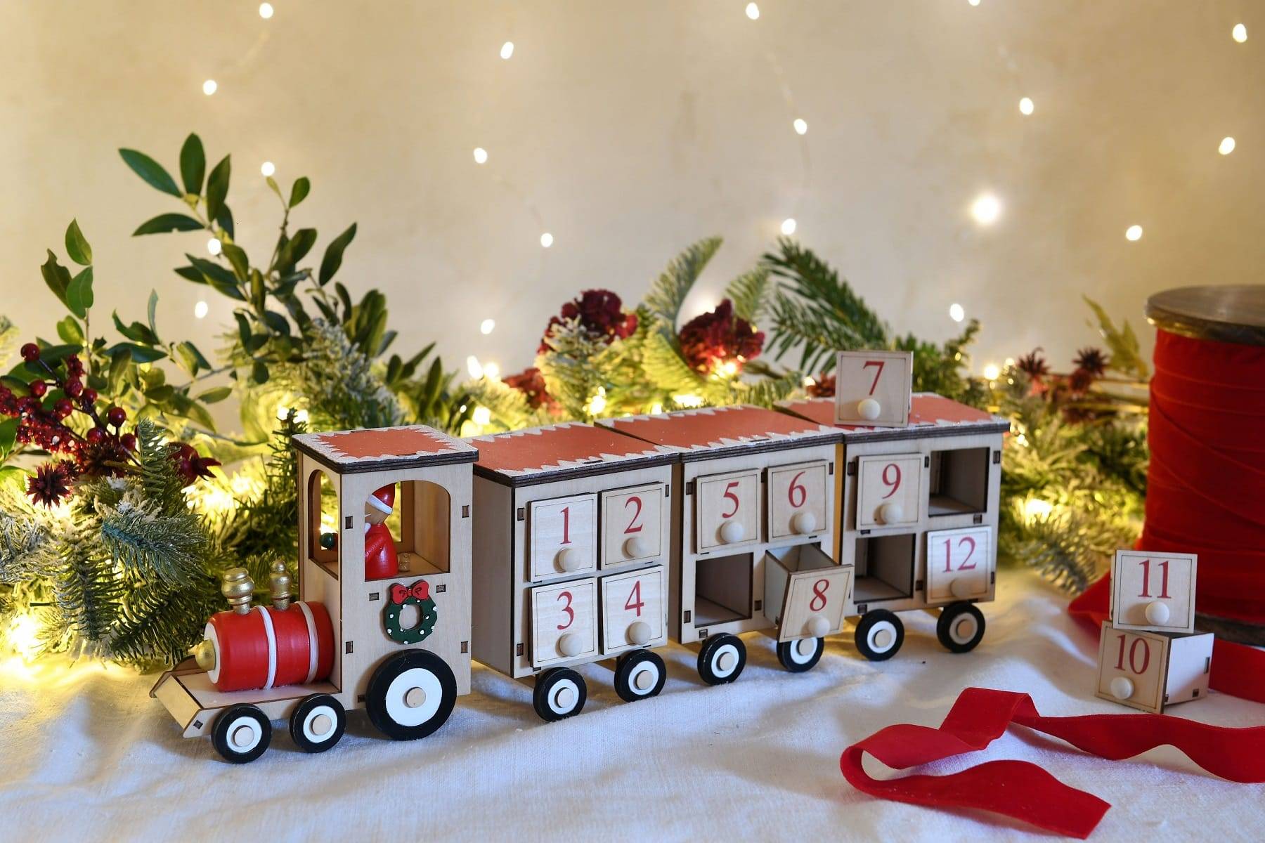 Blachere Illumination - Train en bois LED Calendrier de l'avent L.40 x l.10 x H.12 cm - Imagen 2