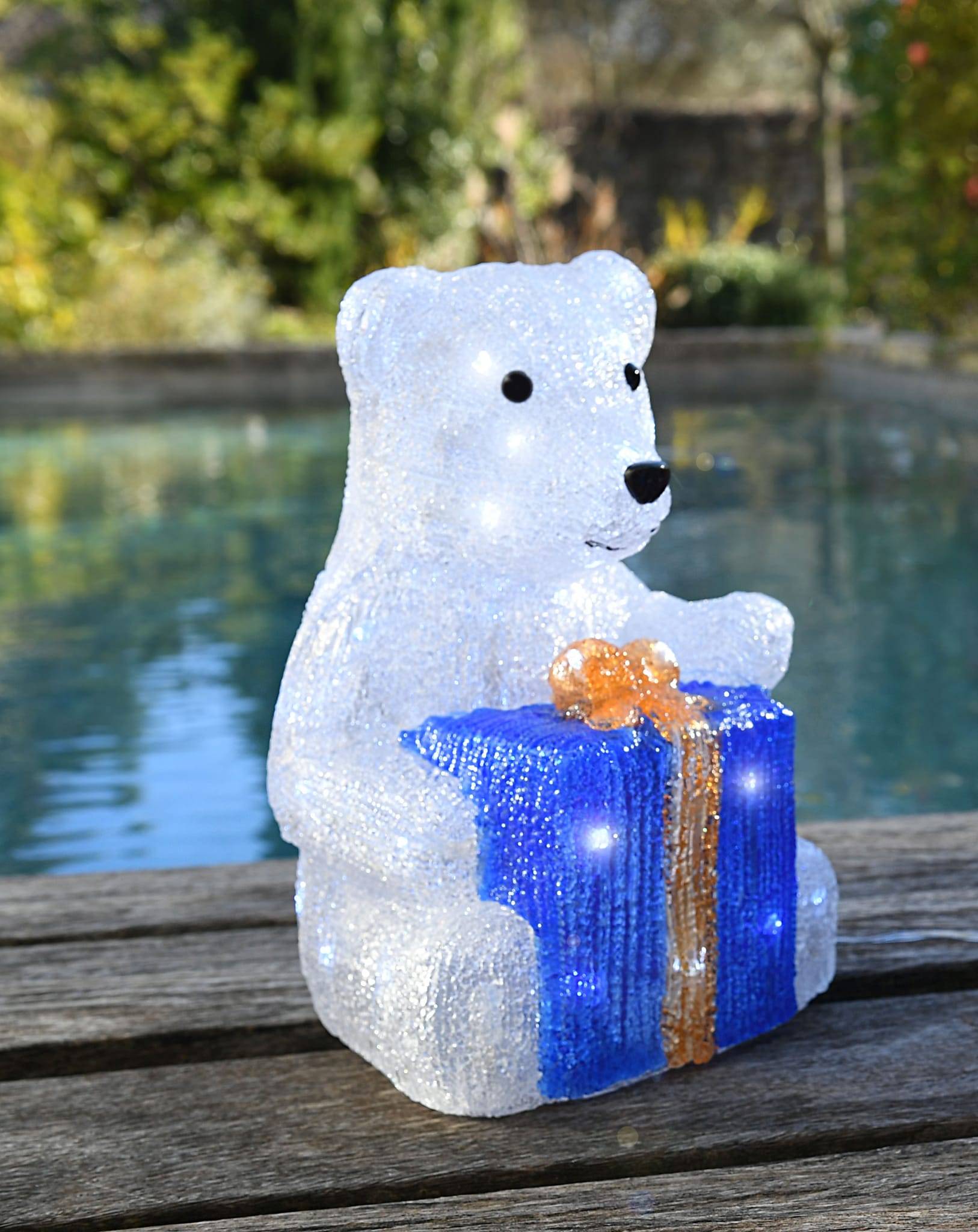Blachere Illumination - Ours avec cadeau LED Banc Pur L.44 x l.38 x H.33 cm - Imagen 2