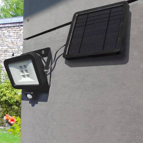 Spot solaire mural en plastique blanc L.13 cm l.10 cm H.8 cm modèle ANGO - Watt & home - Image 4
