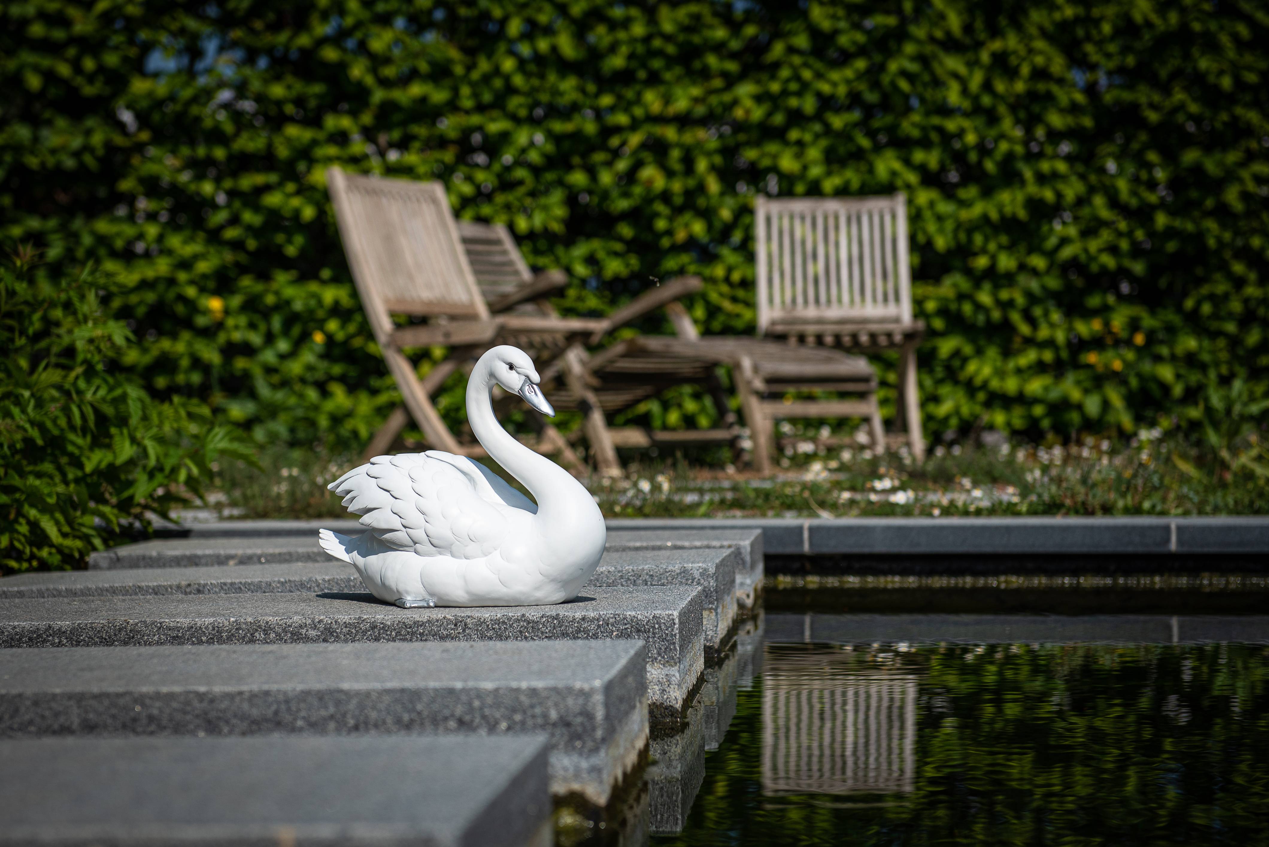 Garden ID - Garden ID - Cygne en plyrésine L.35 x l.20 x H.29 cm - Imagen 3