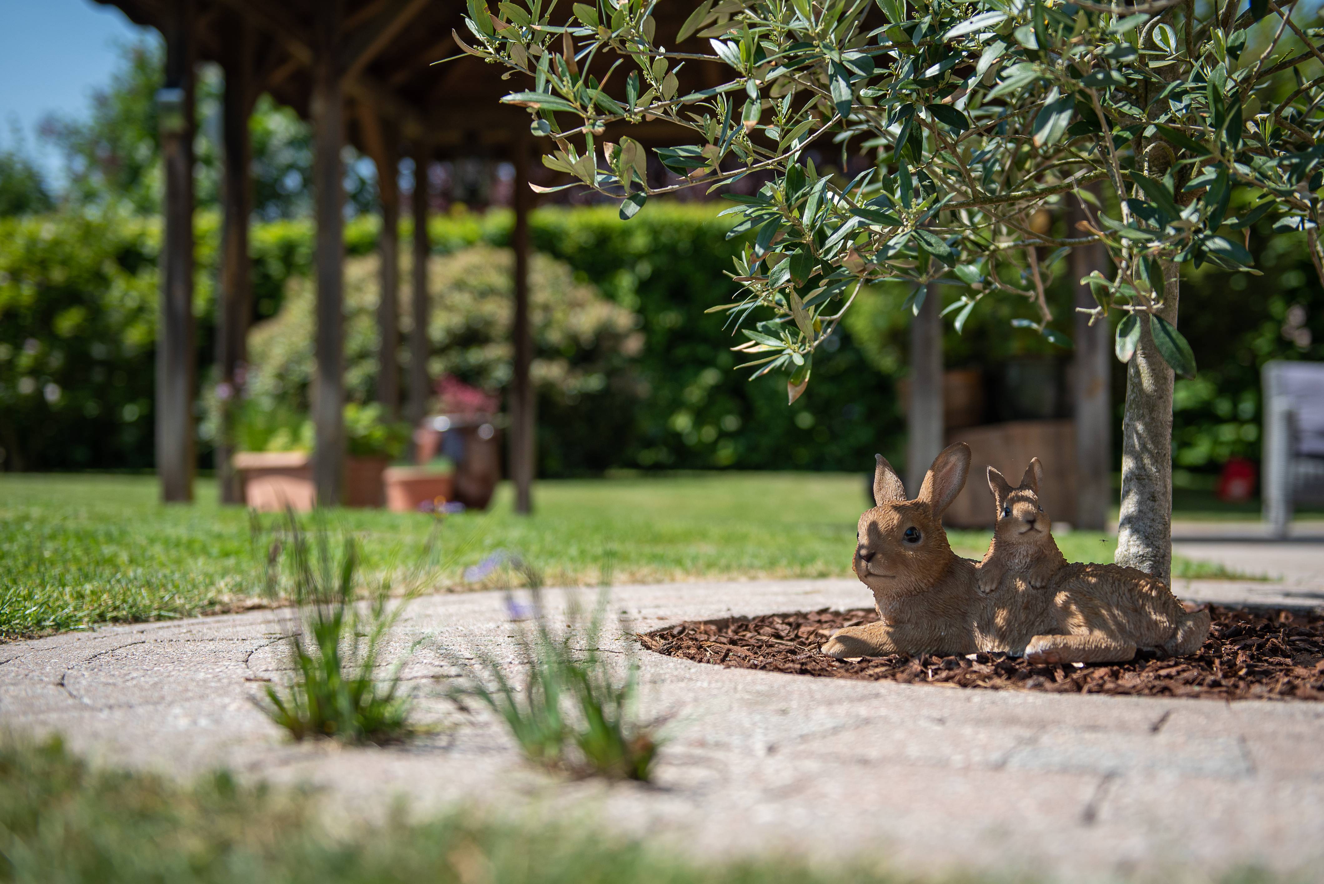 Garden ID - Sculpture lapin avec bébé L.27 x l.19 x H.16 cm - Garden Id - Imagen 6