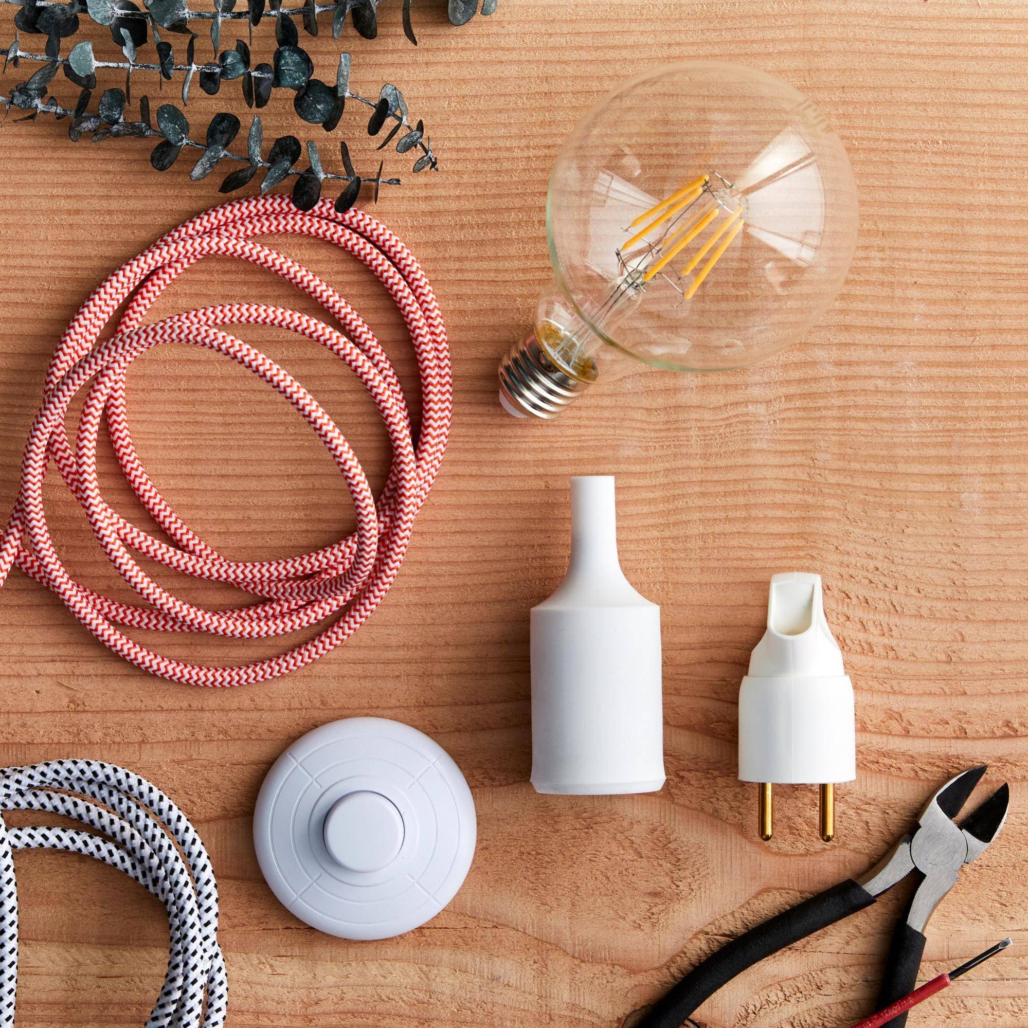 Fiche mâle plastique 2P+T 16A avec anneau blanc - LEGRAND - Image 3
