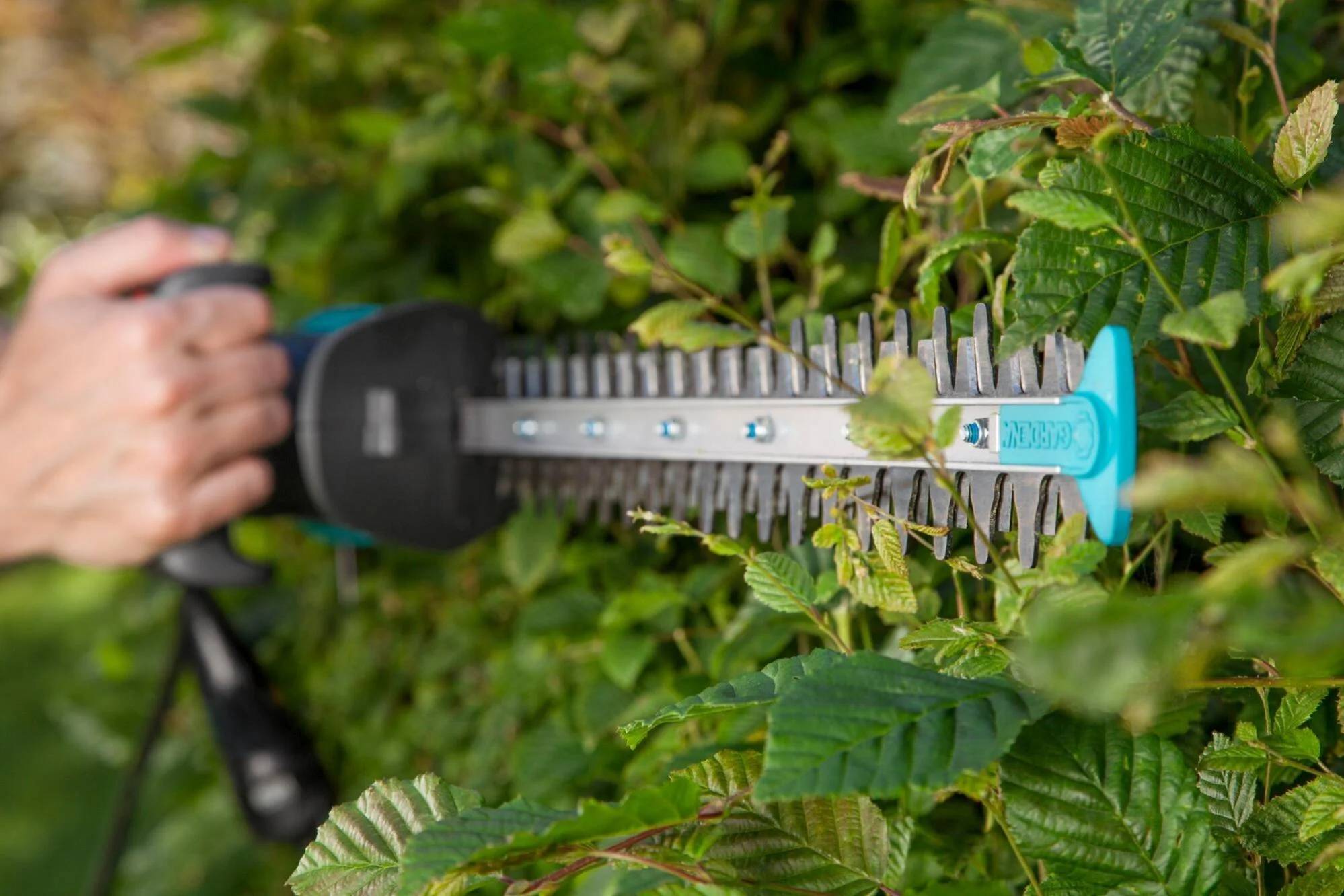 Taille-haies électrique 420 W L 45 cm EasyCut 420/45 GARDENA - Imagen 2