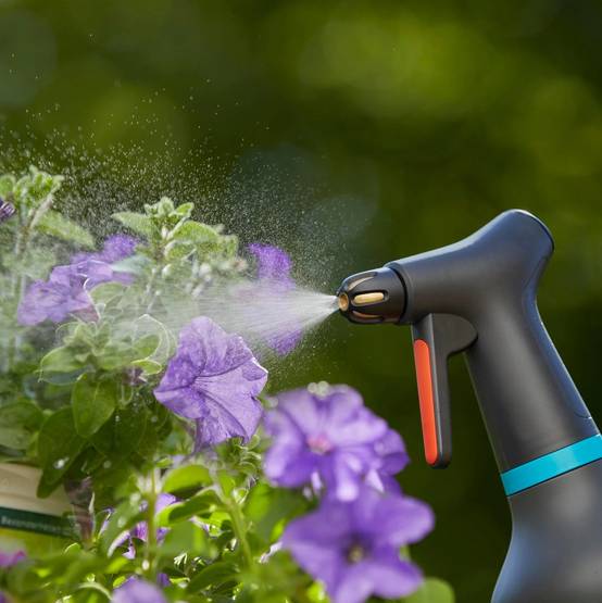 Pulvérisateur Gâchette Plastique Translucide 0,75 L - GARDENA - Image 1