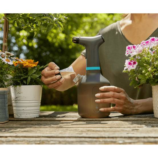 Pulvérisateur à Gâchette Batterie 1L Fonction 360° - GARDENA - Image 3