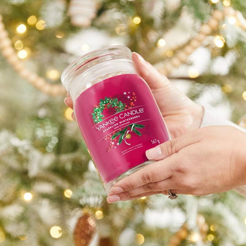 Yankee Candle - Bougie parfumée Sparkling Winterberry 22 oz - YANKEE CANDLE - Image 2