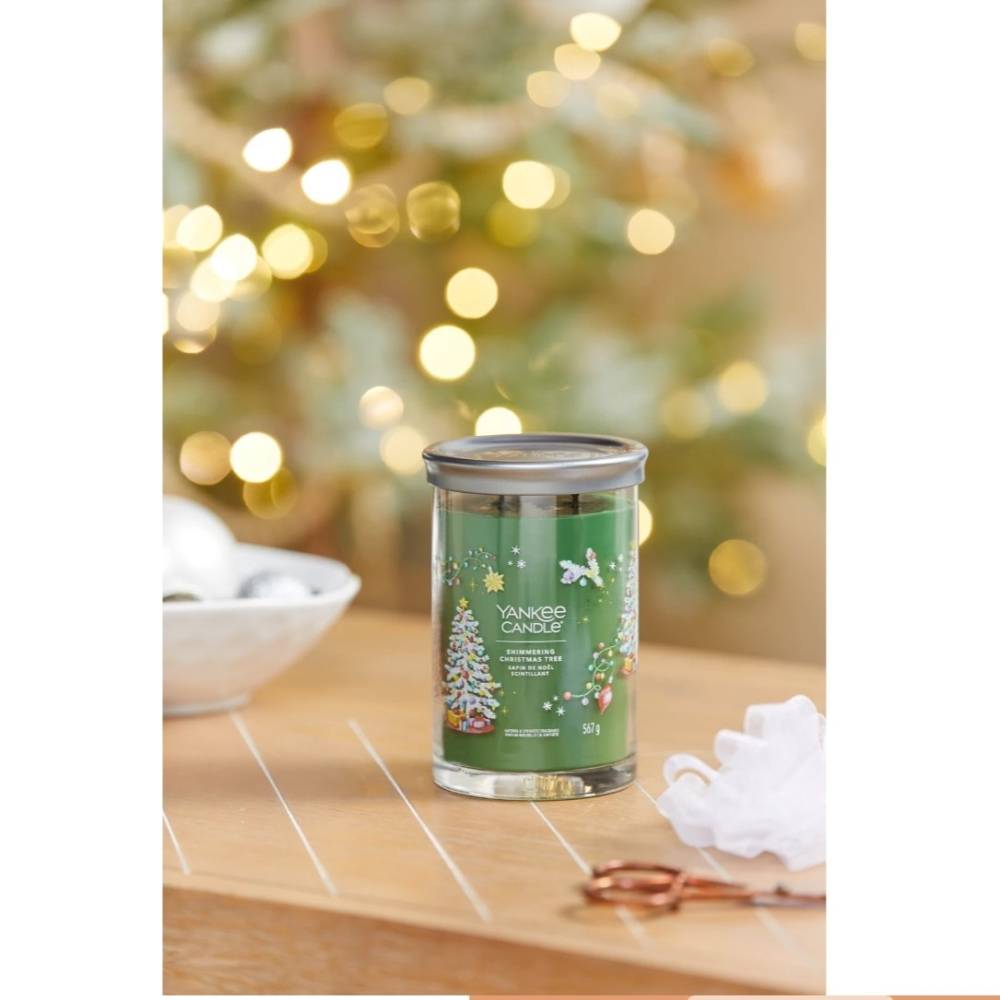 Bougie en cire vert sapin de Noël scintillant H.14.9 cm Ø9.9 cm - Yankee candle - Image 2
