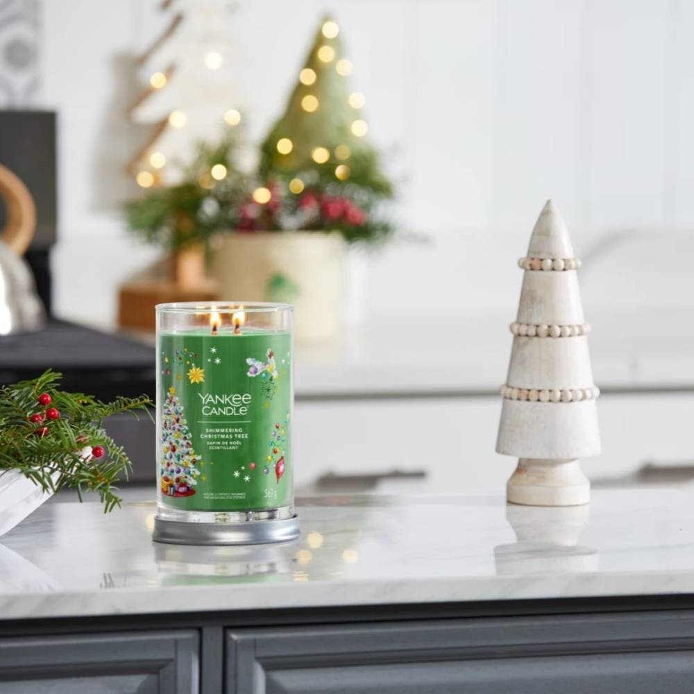 Bougie en cire vert sapin de Noël scintillant H.14.9 cm Ø9.9 cm - Yankee candle - Image 3