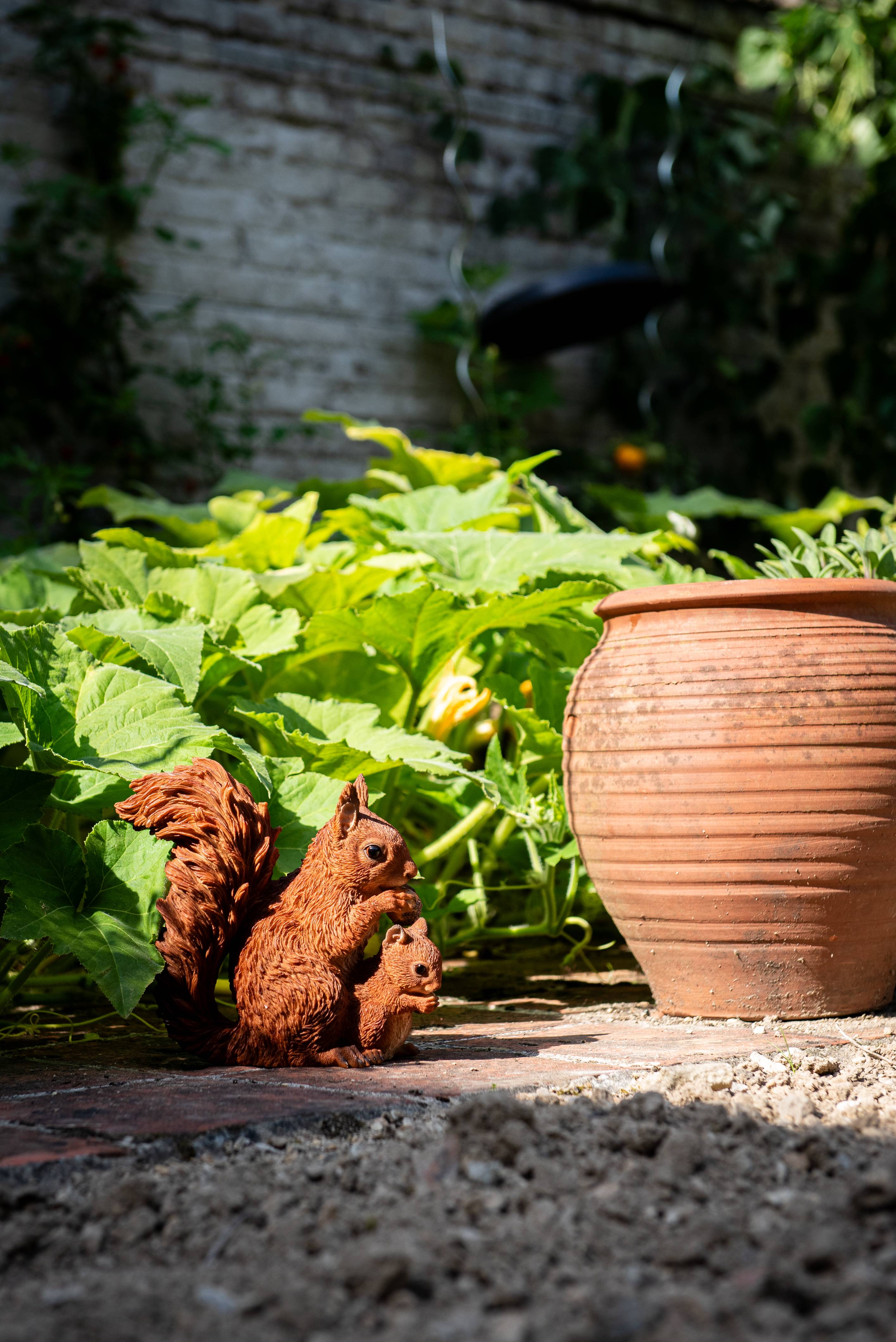 Garden ID - Sculpture écureuil avec bébé L.22 x l.11 x H.20 cm - Garden Id - Image 6