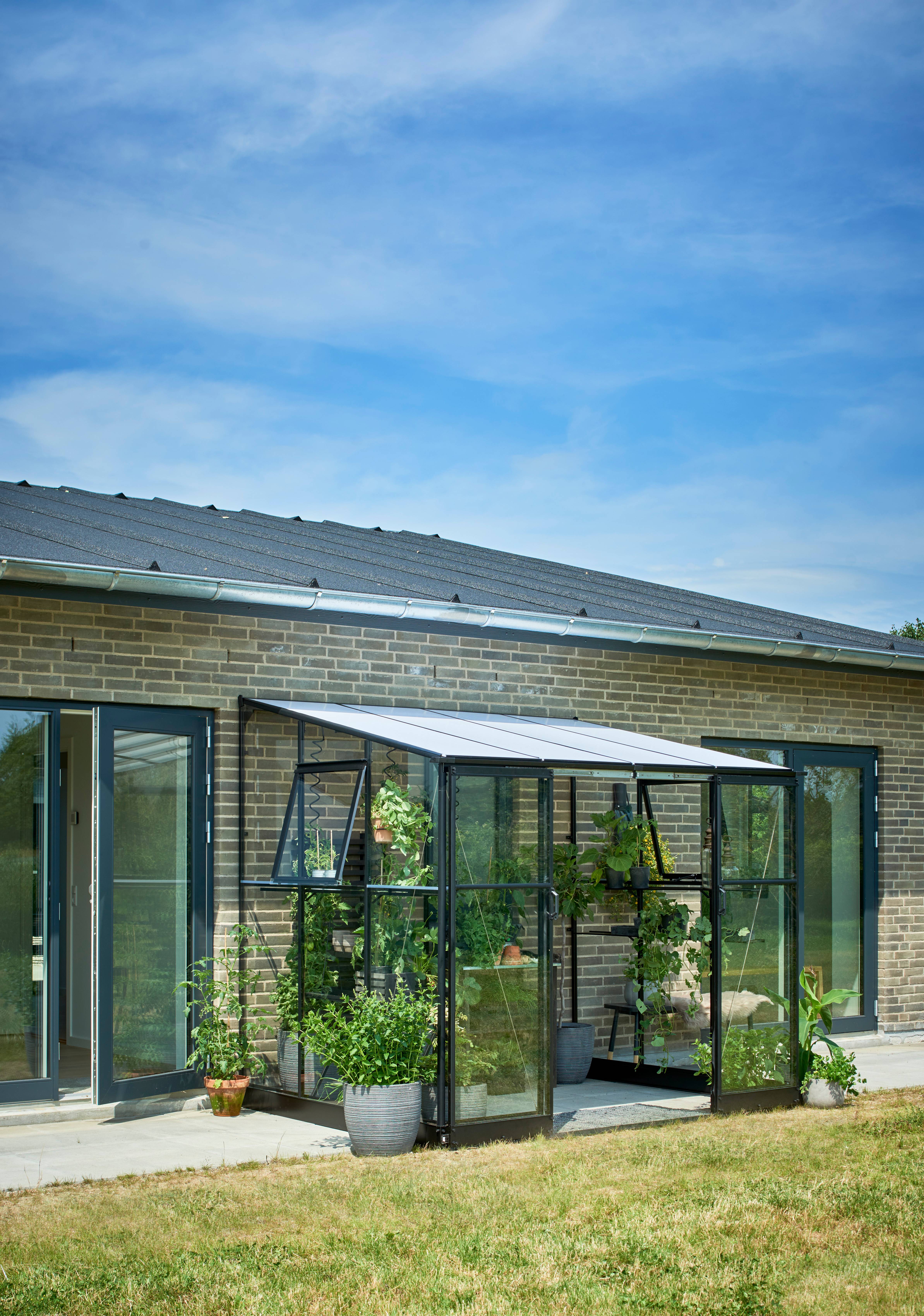 Halls - Serre de jardin adossée verre trempé polycarbonate aluminium noir 4,7 m² Qube Lean-to 6 - Halls - Image 1