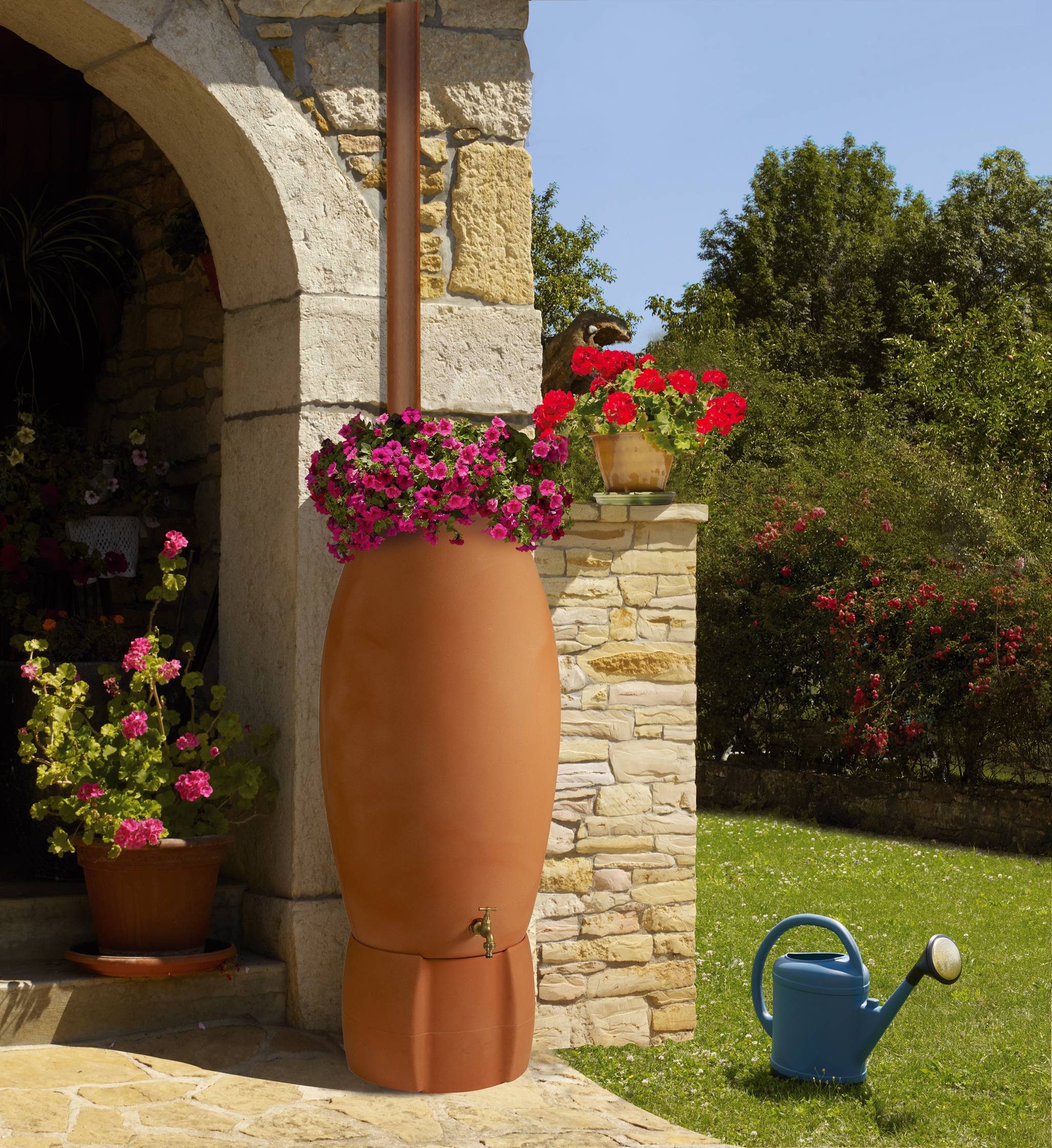 Belli - Récupérateur d'eau de pluie Jarre PE coloris terre cuite 235L Ø 60 x H. 146 cm + accessoires – BELLI - Image 4