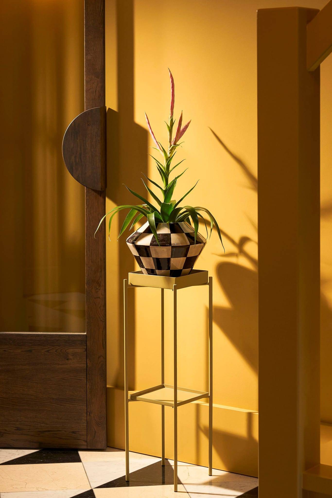 Support de plante type table métal vert clair L.21.5 cm-l.21.5 cm-H.68 cm - Mica decorations - Imagen 1