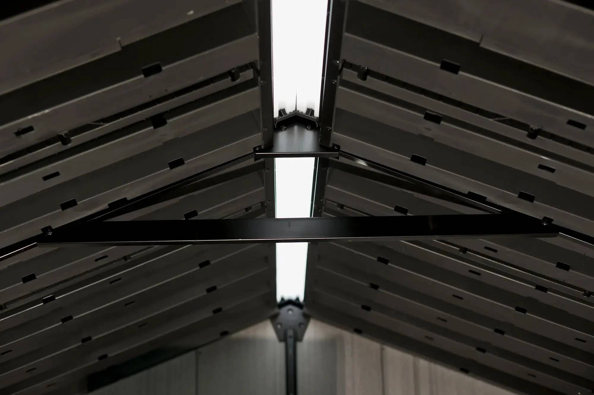 Abri de jardin résine anthracite avec plancher 6,6m² Brossium Keter - Image 12