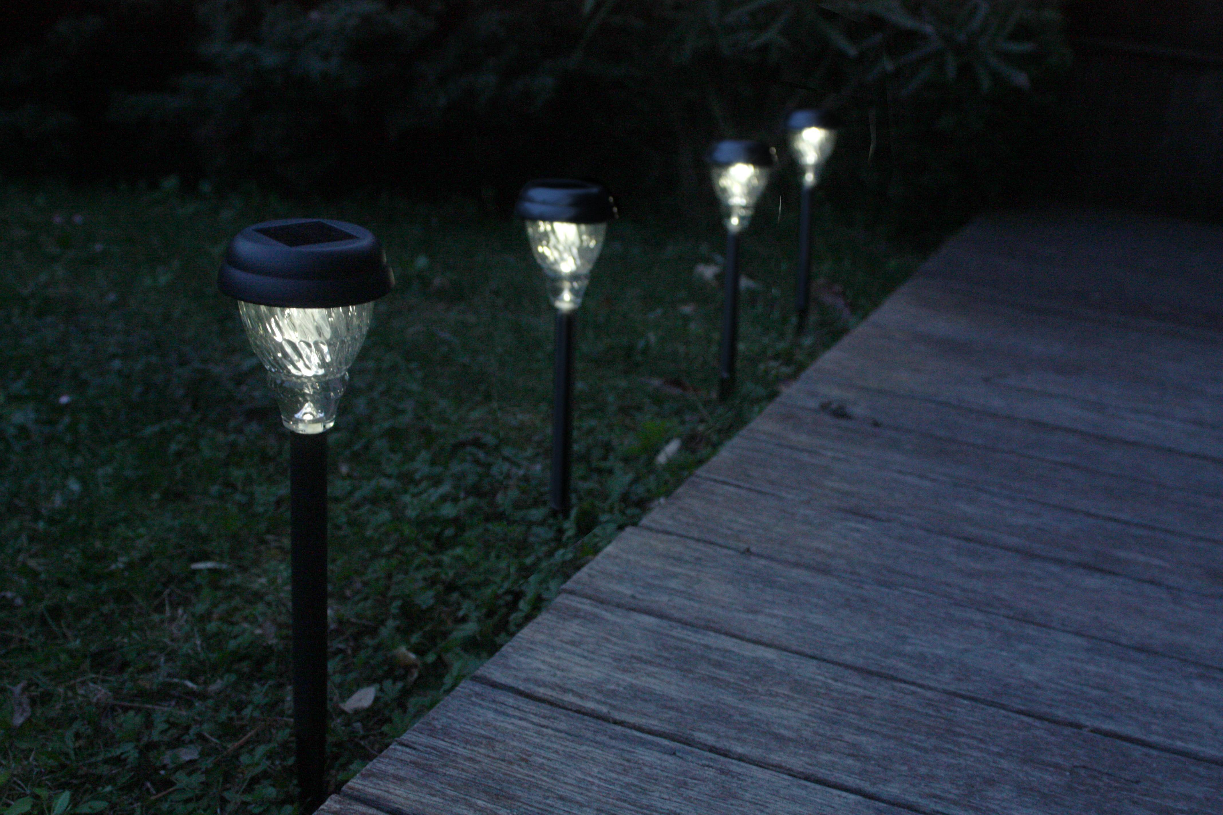 Ecloz - Baliza solar plástico vidrio ribete 3 lúmenes - ECLOZ - Imagen 2