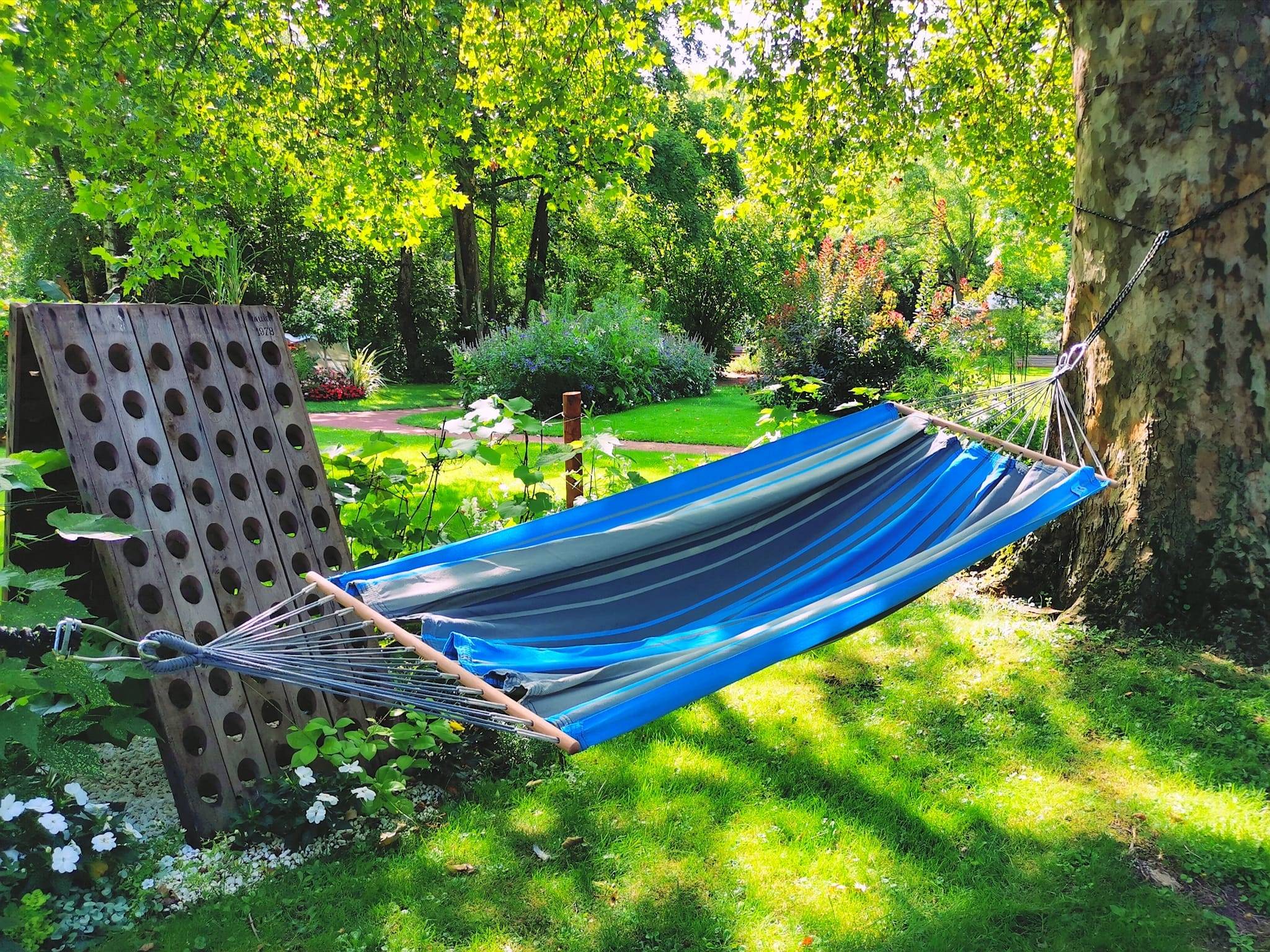 Jobek - Hamac Graphik turquoise/anthracite avec barres bois - L.300 x l.140 cm – JOBEK - Imagen 1