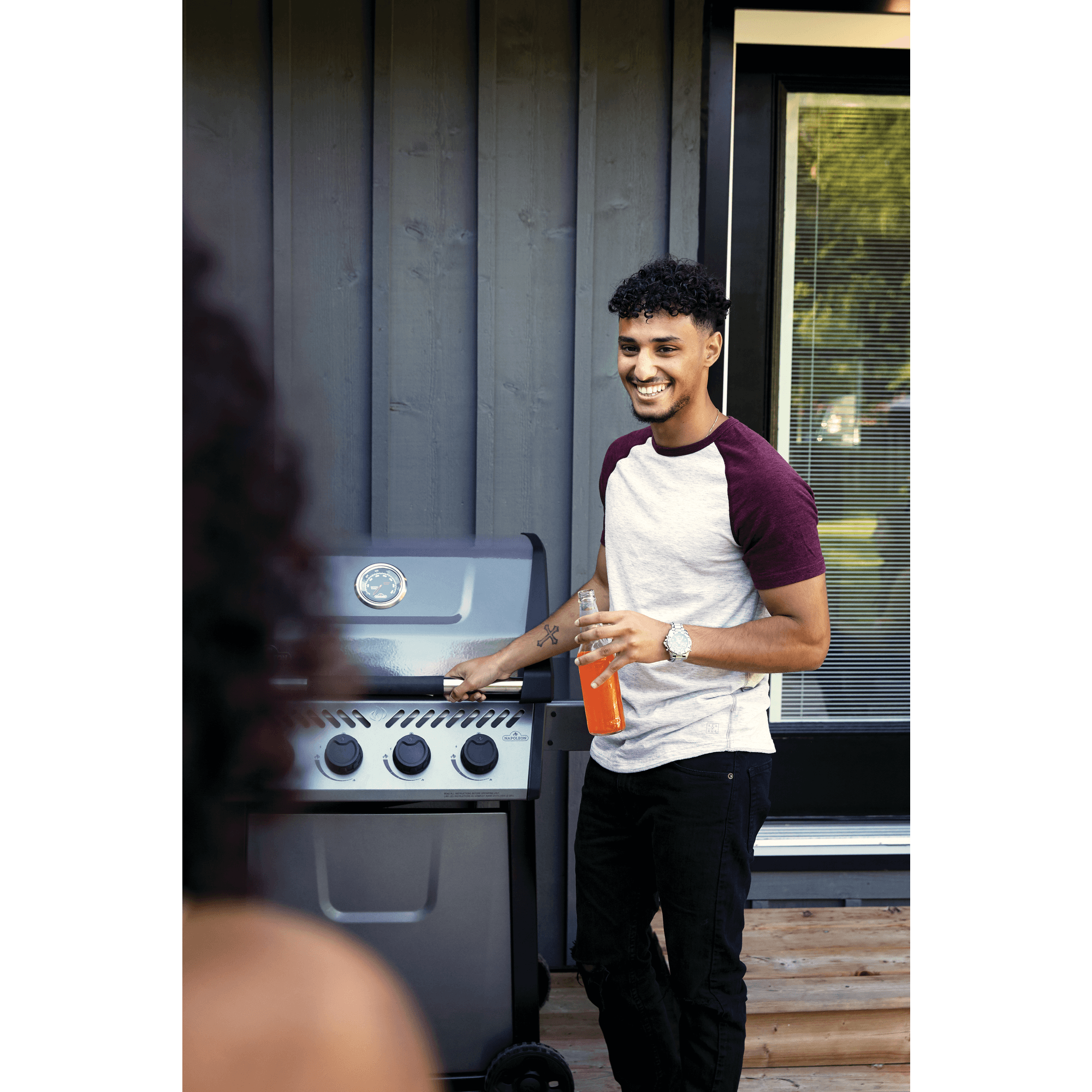 Napoleon - Barbecue à gaz Freestyle F425 acier inox gris L.132 cm l.64 cm H.116 cm - Napoleon