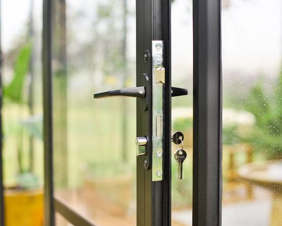 Canopia by Palram - Serre de jardin polycarbonate aluminium noir 13,8 m² Aria avec embase - Canopia by Palram - Image 3