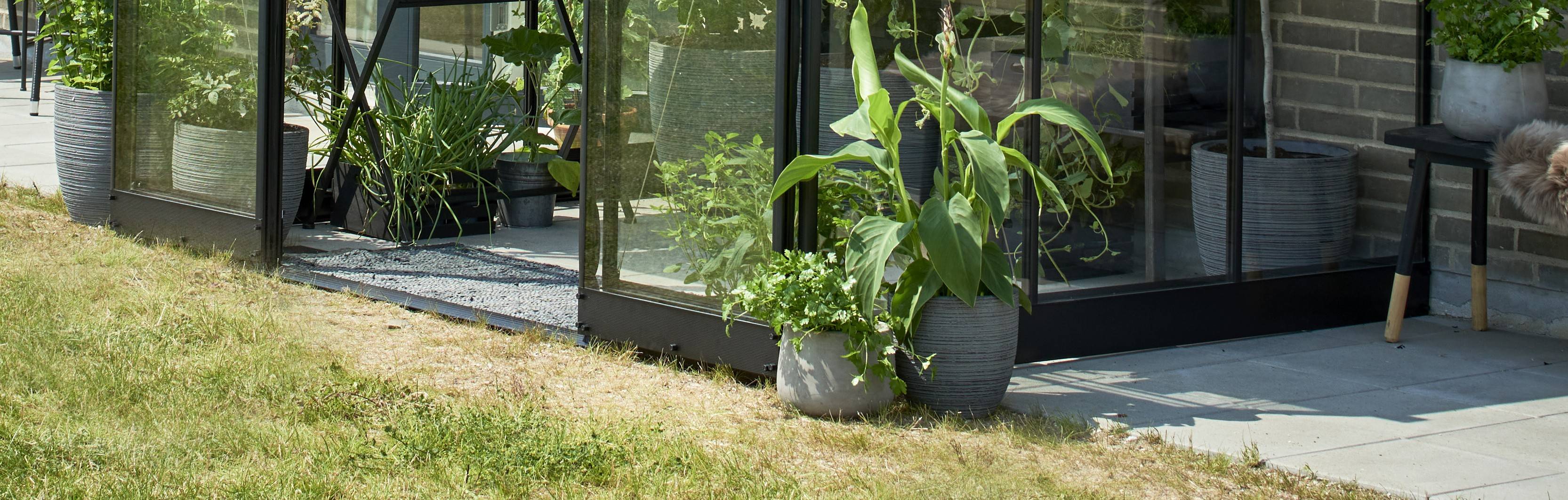 Halls - Embase pour serre de jardin acier galvanisé laqué noir 4,7 m² Qube Lean-to 6 - Halls - Image 1